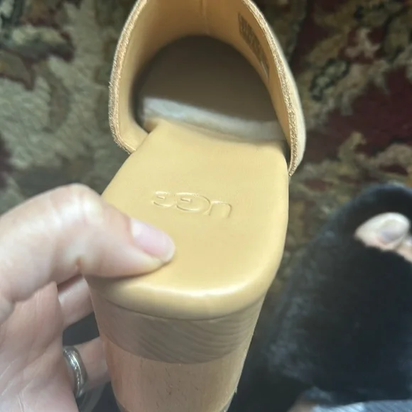 Ugg plush Clogs , brand new size 8 - Picture 4 of 4